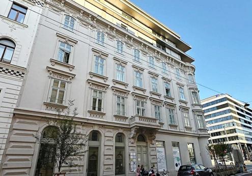 ARGENTINIERSTRASSE, klimatisiertes 68 m2 Dachgescho�, 2 Zimmer, Wohnk�che, Wannenbad, Parketten, Hauptbahnhof-N�he