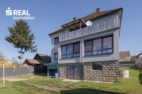 Saniertes Mehrparteienhaus mit gro�em Garten in ruhiger Lage