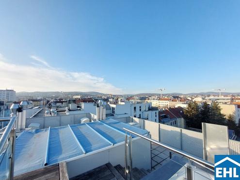 4-Zimmer DG-Wohntraum mit 130m� Terrassen und privatem Pool!