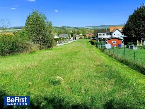 Gro�z�giger Baugrund f�r Ein- und Mehrfamilienh�user in beschaulicher Lage