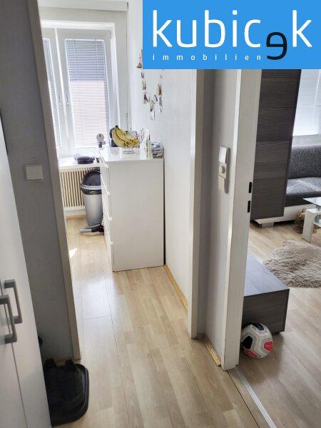 Vorraum  mit Blick in die K�che u. Wohn-/Schlafraum