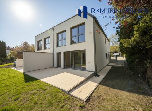 Exklusive hochwertige Doppelhaush�lfte inklusive 2 PKW-Stellpl�tzen in bester Wohnlage