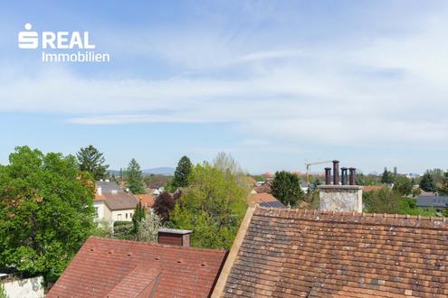 Wundersch�ner Ausblick und Ruhelage - DG mit 64m�, 2 Zi plus Wohnk�che laufend saniert!