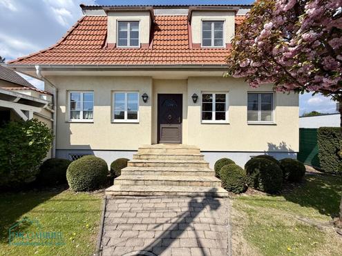 BEZAUBERNDES EINFAMILIENHAUS MIT POOL AM BRUCKHAUFEN