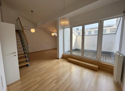 GRENZEN �BERSCHREITEN: Vom 1. in den 9. Bezirk in zwei Minuten.