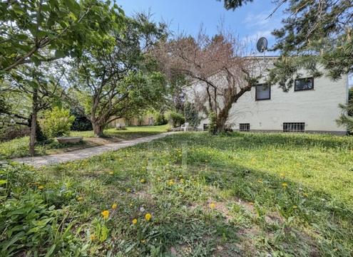 Sonniges Grundst�ck und gepflegtes Haus - Entwicklungspotenzial