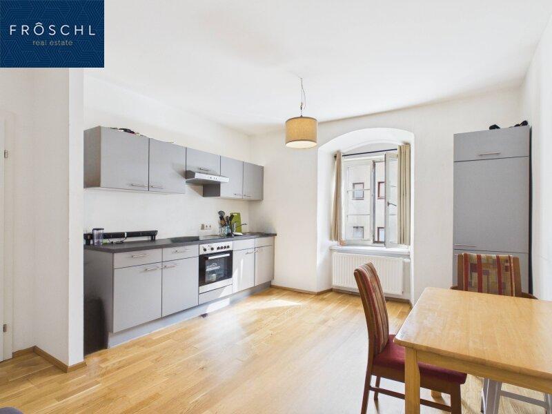 T11 - Blick vom Eingang in die K�che / Essbereich