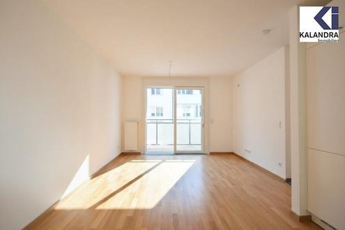 360� TOUR // NEUBAUMIETE mit BALKON