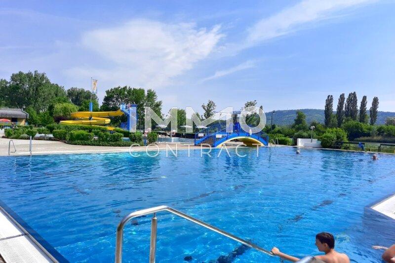 Abk�hlen im Strandbad Klosterneuburg