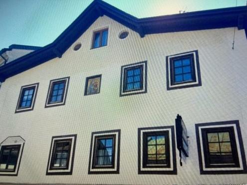 2 ZINSH�USER IN BAD ISCHL - 1 ZINSHAUS IN BAD MITTERNDORF