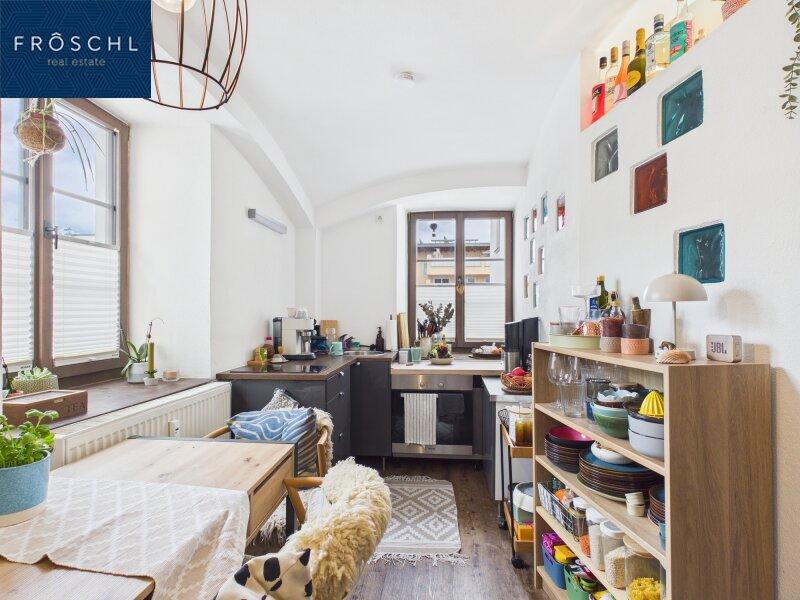 Top 17B - Blick in die K�che mit Essbereich