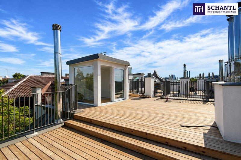 Moderne Dachterrasse bei Sonnenschein
