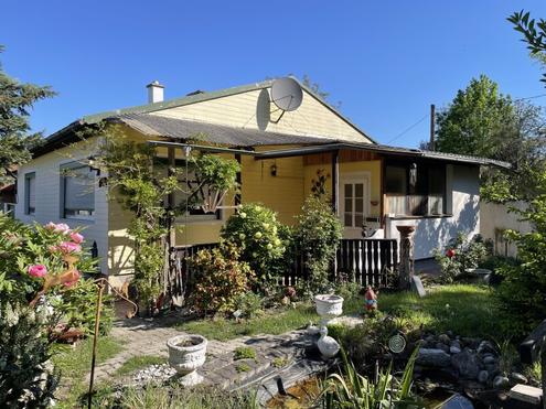 GEPFLEGTES EINFAMILIEN-HAUS MIT BEZAUBERDEM GARTEN - 2 GARAGEN/WERKSTATT - EIGENGRUND!