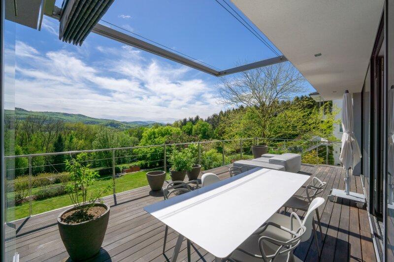 Terrasse mit unverbautem Gr�nblick