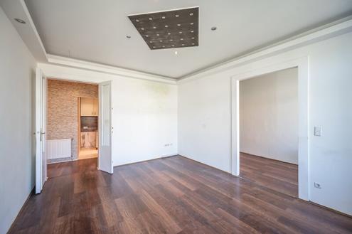 ++NEU++ Sanierungsbed�rftige 2-Zimmer Altbau-Wohnung mit viel Potenzial! - zentrale Lage!!