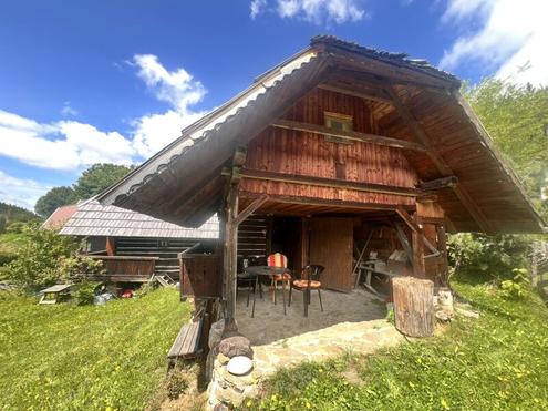 Historischer K�rntner "Troadkasten" mit "Keuschn" in idyllischer Lage