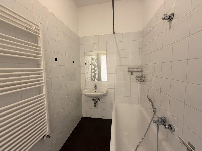 Bad mit Wanne
