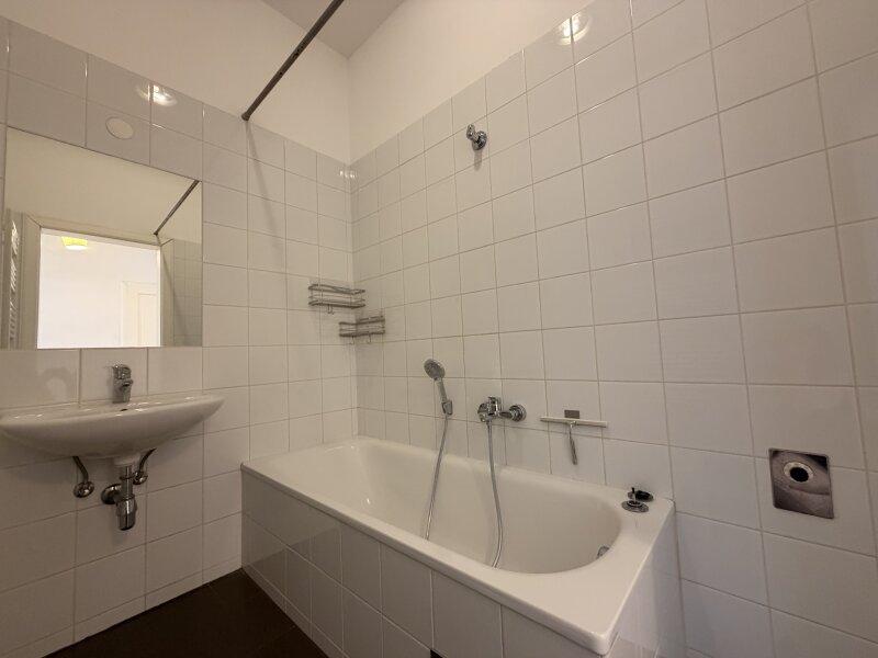 Bad mit Wanne