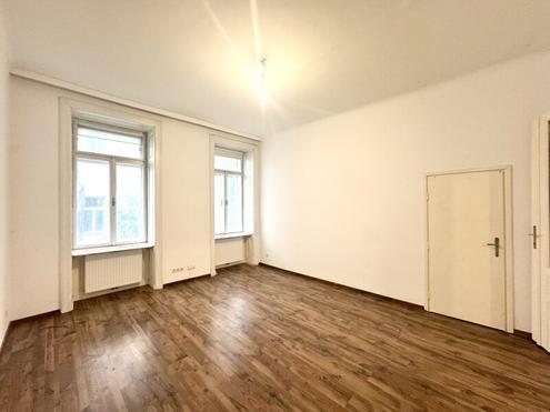 Ruhiger Altbau in Hoflage bei Burggasse!