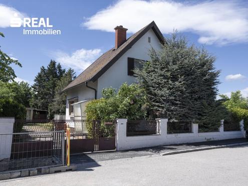 Liegenschaft mit Potential - 112m² Wfl. inkl. Hofgebäude plus Abstellraum für KFZ und Südwestterrasse