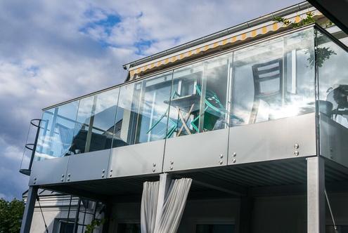 Rarit�t: Helle 2 Zimmer DG-Wohnung mit Terrasse in Hofruhelage