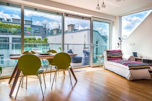 Rarität: Hochwertige 2 Zimmer Dachgeschoßwohnung mit Terrasse in Hofruhelage