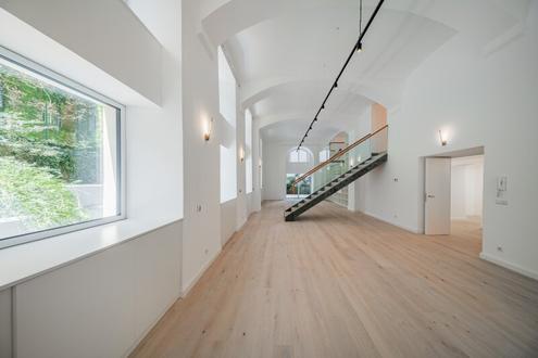 AUSSERGEWÖHNLICHE MAISONETTE mit LOFTCHARAKTER umgeben von TERRASSEN für Liebhaber individuellen Wohnens!