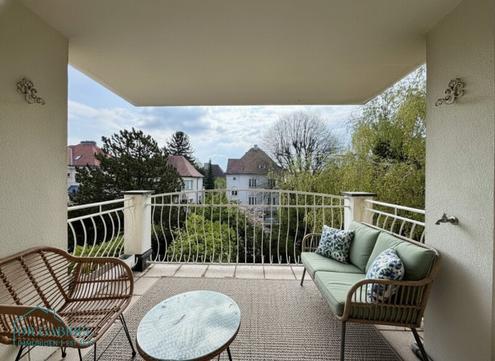 SONNIGE TERRASSENMIETE IN GR�NRUHELAGE MIT PARKPLATZ