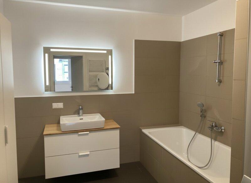 Badezimmer mit Wanne