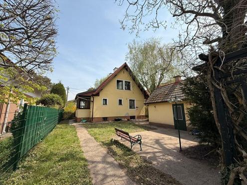 Familienhit mit Potential: Haus mit gro�em Garten & Keller mit Top-Anbindung