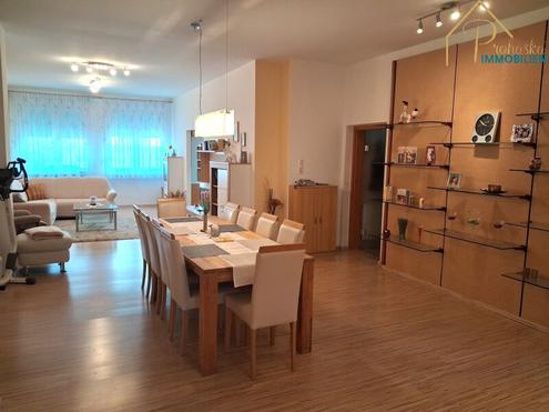 FAMILIENHAUS mit 5 Zimmer - 2 separate Eing�nge