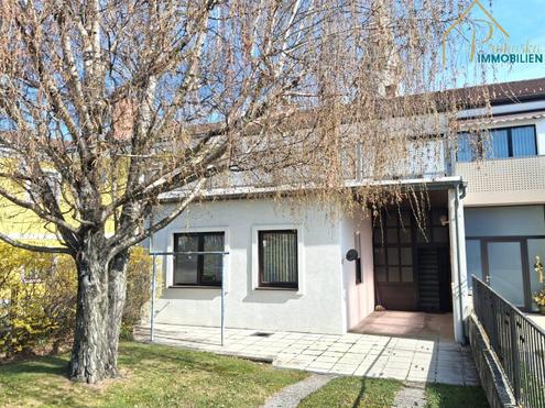 FAMILIENHAUS mit 5 Zimmer - 2 separate Eing�nge