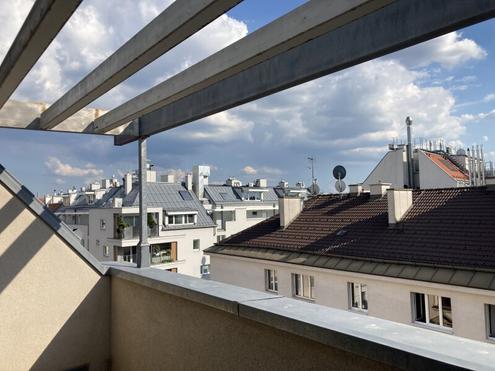 3 Zimmer mit Terrasse!