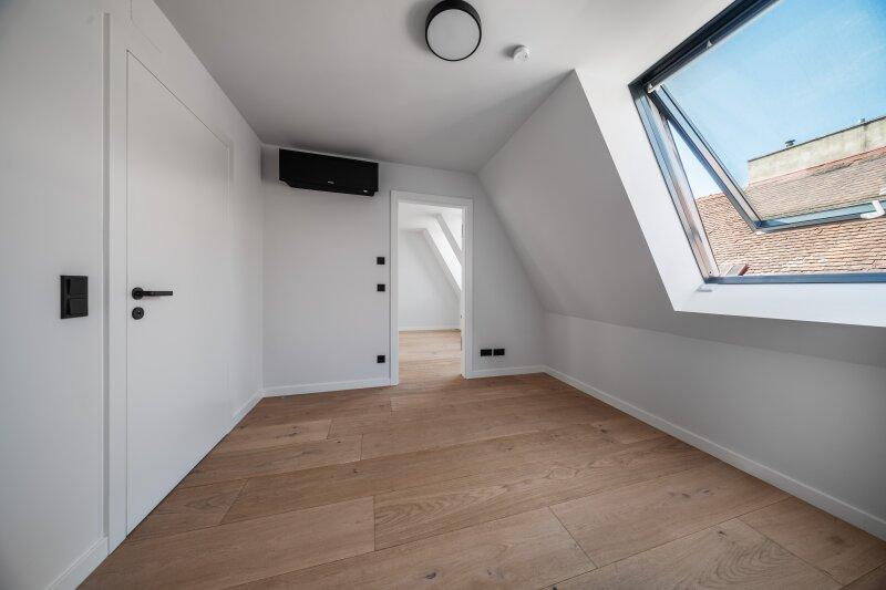 stra�enseitiges Schlafzimmer