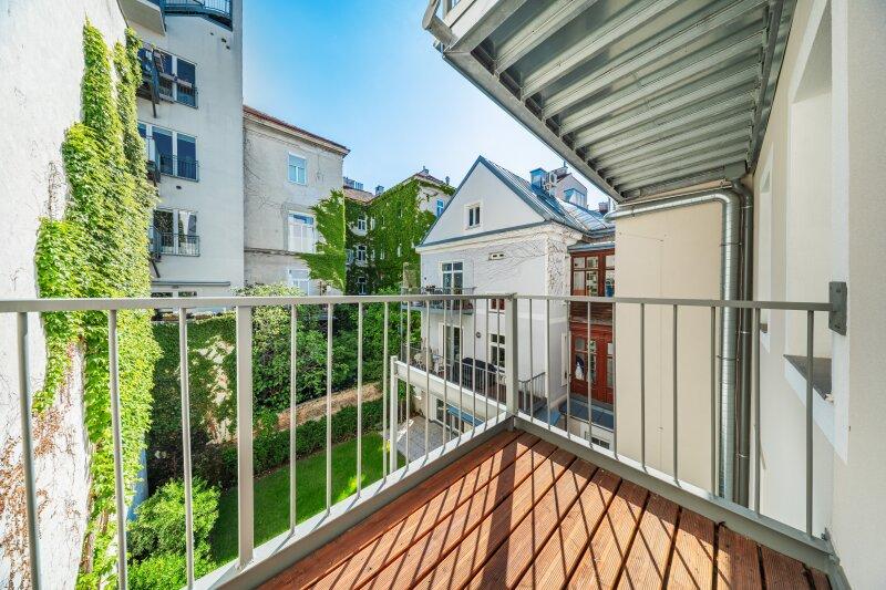 Balkon mit Gr�nblick