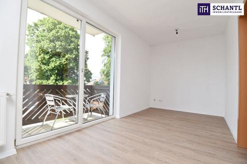 ZENTRALE RUHEOASE - NEU renovierte und perfekt geschnittene Wohnung mit Balkon + inklusive Parkplatz! Sofort verf�gbar!