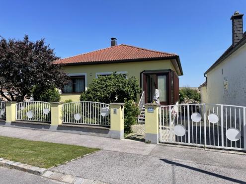 TOP-GEPFLEGTES EINFAMILIEN-HAUS MIT BEZAUBERNDEM ZIERGARTEN - GARAGE/WERKSTATT - ROHDACHBODEN - SAUNA!