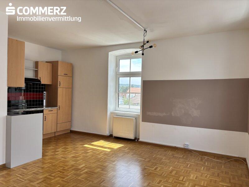 Wohnzimmer mit K�che
