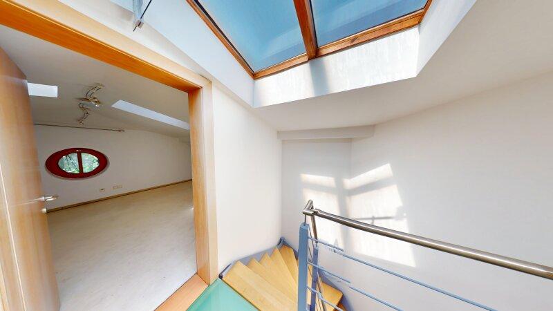 Aufgang Dachzimmer