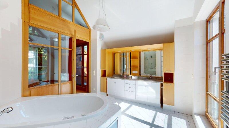 Hauptbadezimmer, Bild 3