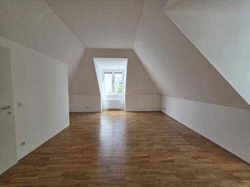 WOHNEN MITTEN IM VIERTEN - Urbane Lebensqualit�t in Zentrumsn�he - Gro�z�gige 1-Zimmer Wohnung im Dachgescho�