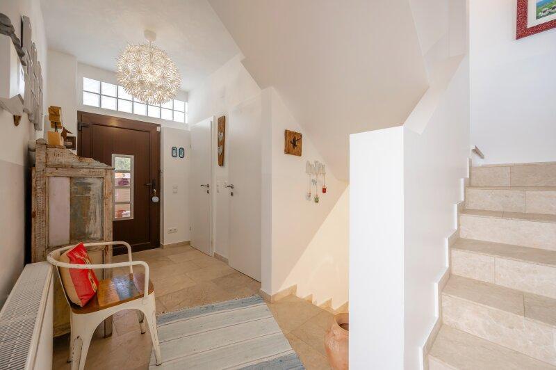 Eingangsbereich mit G�ste WC und Garderobe