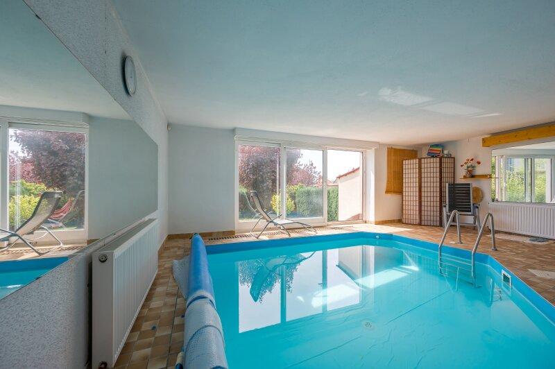 Indoorpool mit Gegenstromanlage