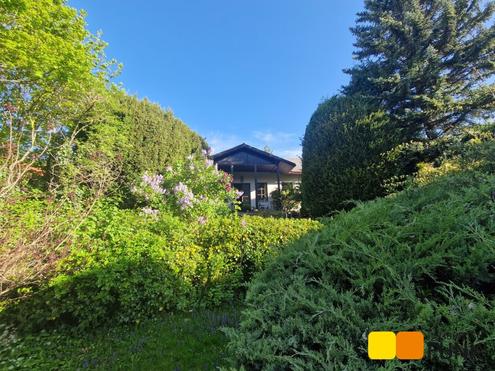 Charmantes Haus mit traumhaftem Garten