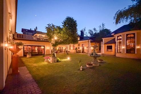 Au�ergew�hnliches Villen-Anwesen mit park�hnlichem Garten und separatem G�stehaus