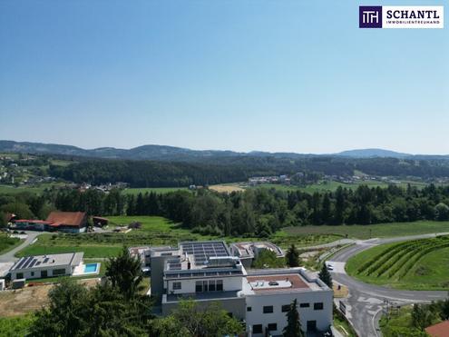 WOHNEN �BER DEN DINGEN! Lassen Sie Ihren Blick �ber das 360�-Panorama der Weststeiermark schweifen und genie�en Sie ein unvergleichliches Wohngef�hl. Luxus, Ruhe und Lebensqualit�t in ihrer sch�nsten Form. Sofort verf�gbar.