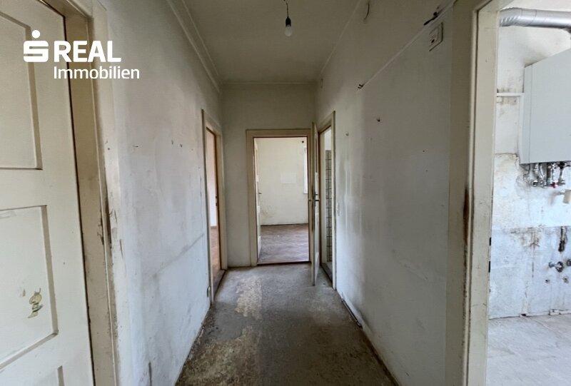 Flur mit Zugang zu allen R�umen