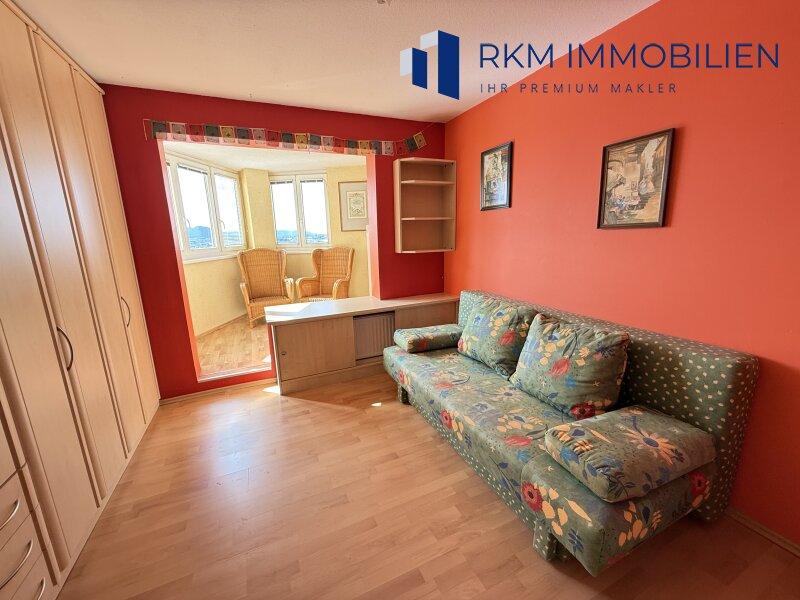 Schlafzimmer mit Loggia
