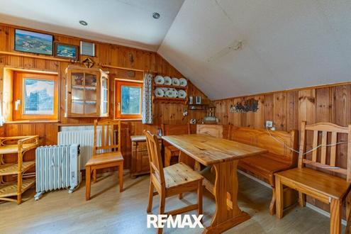 Charmantes Presshaus mit Weinkeller und Entwicklungspotenzial!