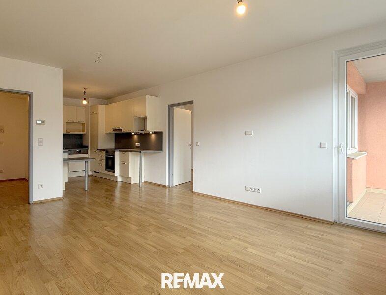 Wohnzimmer mit offener K�che